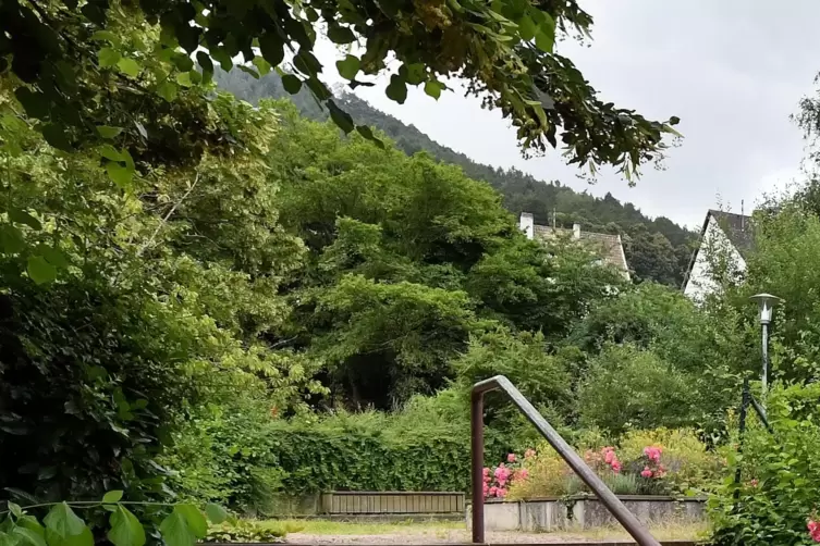 Bei der Boulebahn in Lambrecht soll das Gebäude entstehen. 