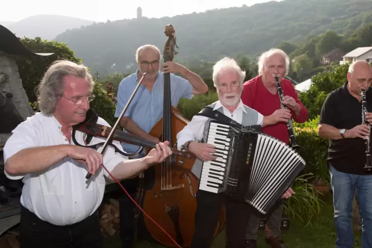 Freiluftkonzert auf dem Balkon von Günther Veit in Ruthweiler: von links: Veit, Georg Bingert, Dieter Zimmer, Horst Durst und Ge