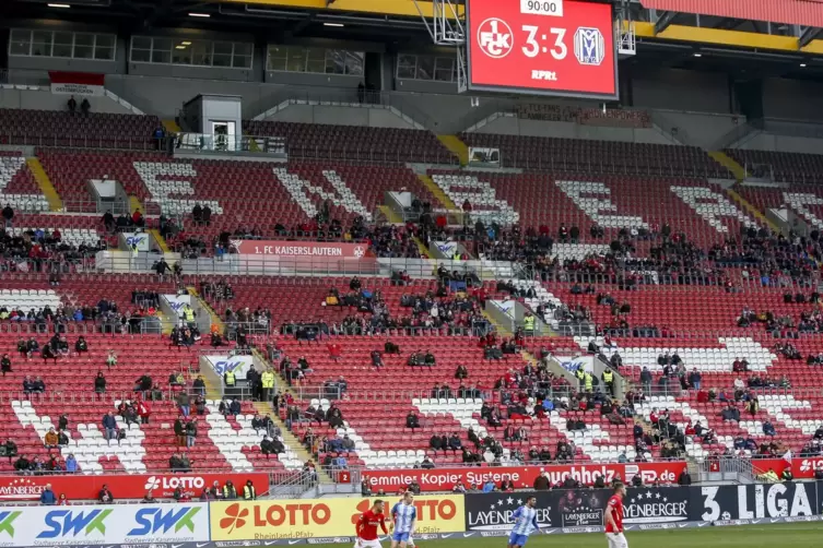 Minuskulisse: 15.701 Zuschauer waren im März 2020 im Stadion. Danach aber kam oft gar keiner mehr rein. Heute dürfen es bis zu 1