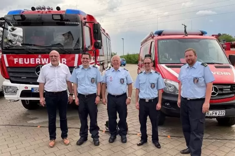 Wehrleitung, von links: Bürgermeister Volker Poß, Wehrleiter Alexander Ditz, Wehrleiter a. D. Edgar Jung, stellvertretender Wehr