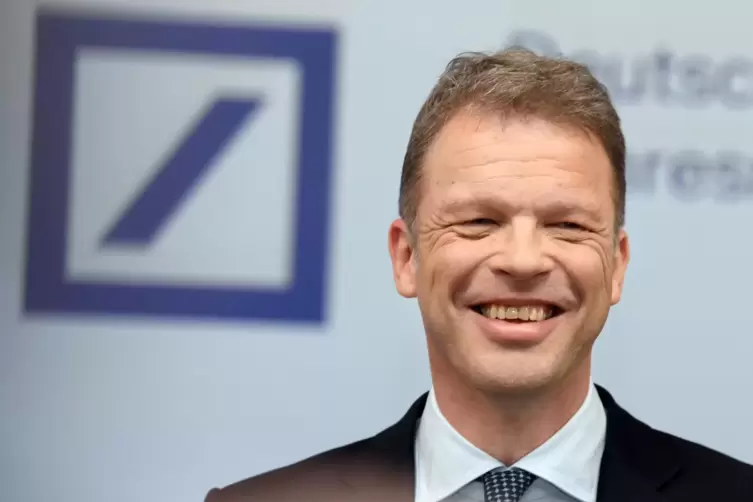 Deutsche-Bank-Chef Christian Sewing sieht sein Unternehmen auf dem richtigen Kurs.