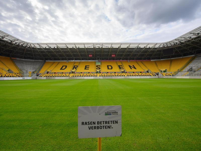 Dynamo Dresden Plant Im Pokal Mit Etwa 16 000 Fans Fussball Die Rheinpfalz