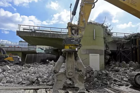 Die Pilzhochstraße, ein 500-Meter-Abschnitt der Hochstraße Süd (B 37), wurde im Vorjahr abgerissen. Inklusive Ersatzbau soll das