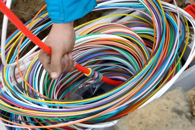 Ein Netzausbau mit Glasfaser bringt viele Vorteile mit sich. 