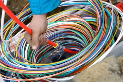 Ein Netzausbau mit Glasfaser bringt viele Vorteile mit sich. 