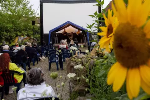 Mit einer unterhaltsamen Auswahl und viel Filmmusik sorgte das Quintett „SforZARTo“ von der Bühne aus für Stimmung, bevor auf de