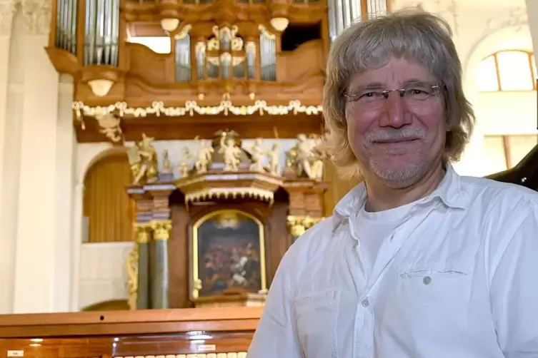 Brachte die Stumm-Orgel in der Paulskirche auf hohem Niveau zum Klingen.: Bezirkskantor Martin Reitzig. 