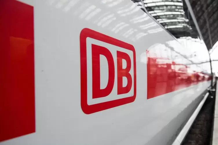 Die Gewerkschaft Deutscher Lokomotivführer (GDL) hat am Dienstag Streiks bei der Deutschen Bahn AG angekündigt, die für viele Ba