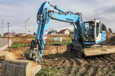 Wenn ein Baugebiet entstehen soll, müssen Straßen gebaut und Leitungen verlegt werden. Die Planung und Abwicklung leisten vieler