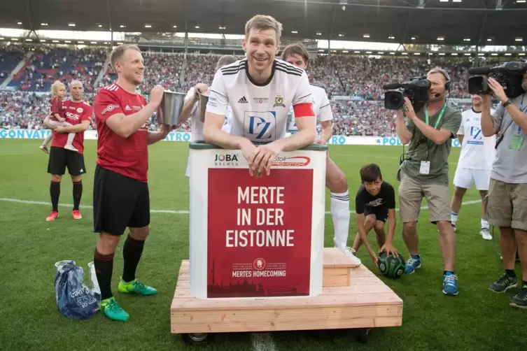  Mertesacker und die Tonne. Bekommt Zeiskam eine? 