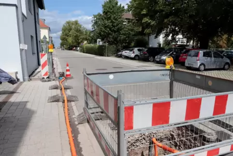 Die Leitungen rund um das Krankenhaus werden mit Frischwasser gespült