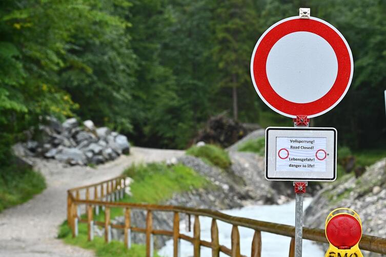 Frau stirbt bei Flutwelle in Höllentalklamm - Bayern - DIE ...