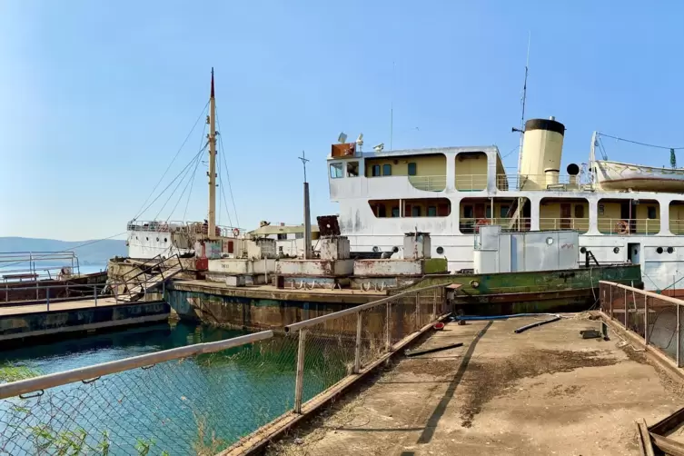 Der deutsche Kolonialdampfer MV Liemba steckt am Tanganjika-See in Kigoma fest.