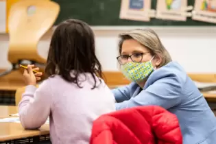 Demokratische Verhaltensweisen werden inzwischen schon sehr früh eingeübt: in der Grundschule, und auch in den Kitas. Bildungsmi