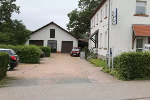 Die Ortsgemeinde baut die Garage am ehemaligen Feuerwehrgerätehaus zu einer öffentlichen Toilette um.