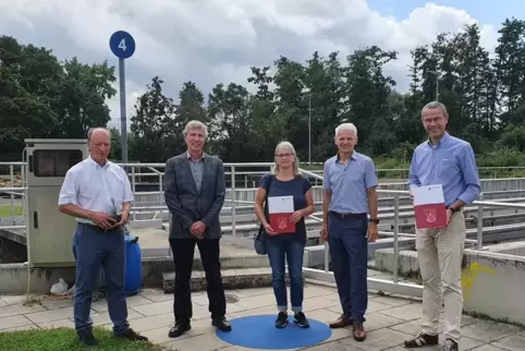 Hoher Besuch in Mörlheim (von links): Winfried Schreiber und Erwin Manz mit Sigrid Weisenbach und Bernhard Eck vom EWL sowie Max