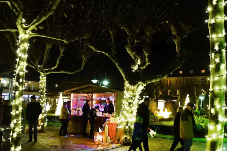 Lichterglanz und Buden in der Adventszeit: So sah es in der Innenstadt zuletzt im Dezember 2019 aus. 