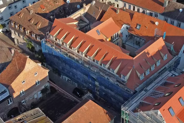 Die Baustelle in der Riesengasse ruht offenbar seit geraumer Zeit. 