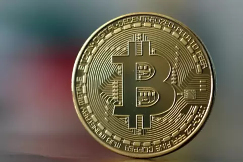 Der Bitcoin-Kurs ist extrem volatil. In diesem Jahr schwankte er zwischen 24.111 Euro im Januar und fast 50.000 Euro im April. 