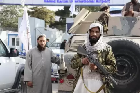 Nach dem Abzug der US-Truppen kontrollieren die Taliban den Zugang zum Flughafen in Kabul. 