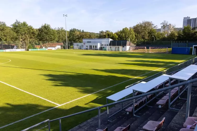 Auf Platz vier neben dem Stadion darf die U17 am Samstag um 13 Uhr ihren Gegner empfangen.