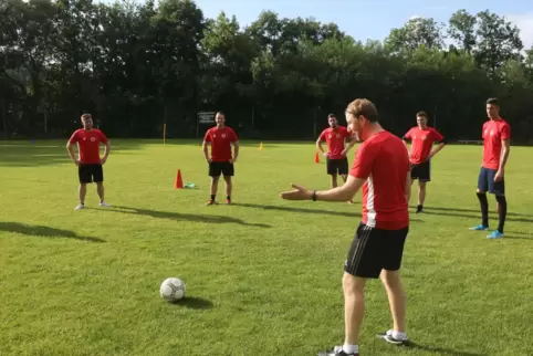 Sein Team trifft, wie es will: Rüdiger Heckmann (vorne) hat dem VfL Weierbach mit seinem ASV Langweiler/Merzweiler gleich 18 Stü