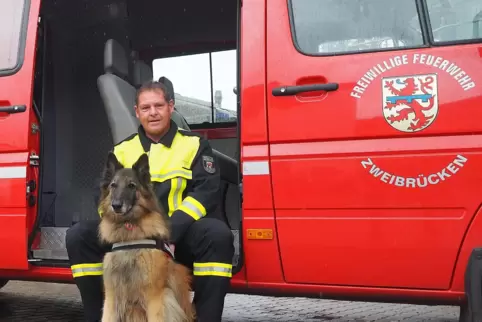 Laut Bernd Straßel geht sein Hund bedächtig und hochkonzentriert auf Personensuche: „Er ist kein Draufgänger ohne Sinn und Verst