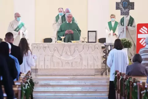 Nach siebenmonatiger Auszeit trat der Speyerer Bischof Karl-Heinz Wiesemann beim Gottesdienst anlässlich des 200. Geburtstags vo