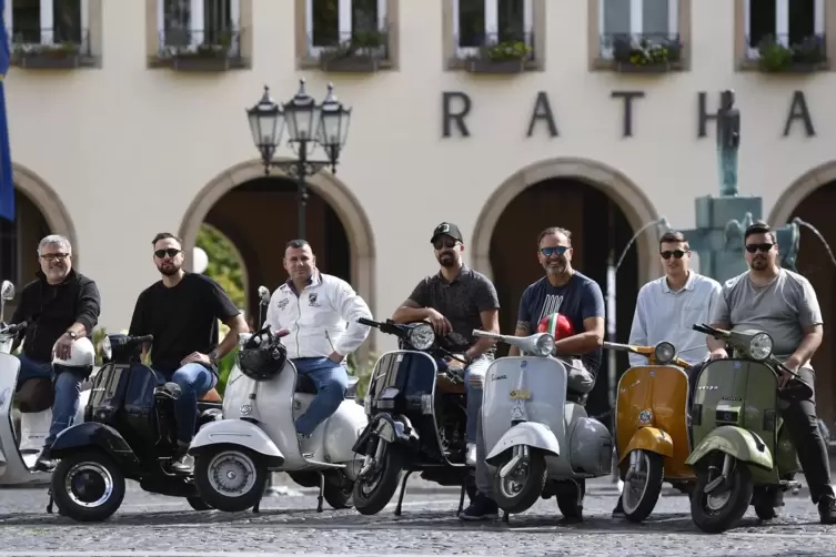 Aus zwei Hobby-Schraubern wurde eine Gruppe von über 150 Vespa-Fans.