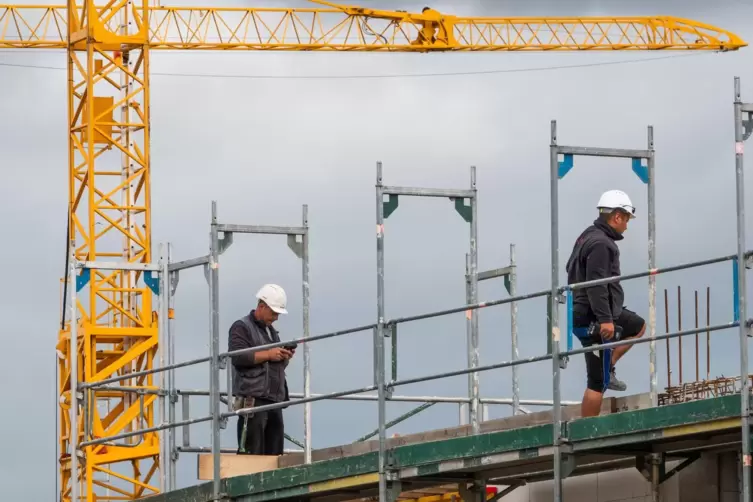 Überstunden sind auf dem Bau an der Tagesordnung, weiß Marina Rimkus von der Gewerkschaft IG BAU. 