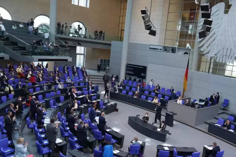 Spätestens 30 Tage nach der Wahl tritt der neue Bundestag zusammen.
