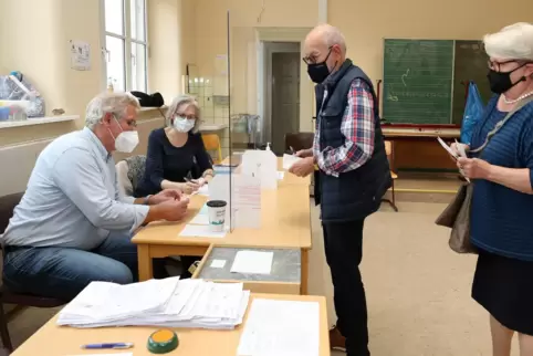 Stimmabgabe: Im Wahllokal in der Zeppelinschule wurden am Sonntag Kreuzchen gemacht.