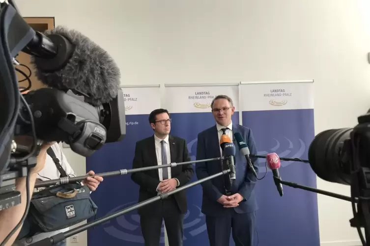 Martin Haller (rechts), Vorsitzender des Untersuchungsausschusses Flutkatastrophe, und sein Stellvertreter Marcus Klein (CDU). 