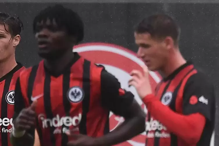 Vorige Saison war bei den Bundesligaprofis von Eintracht Frankfurt auch der in Pirmasens geborene Weltmeister Erik Durm (rechts)