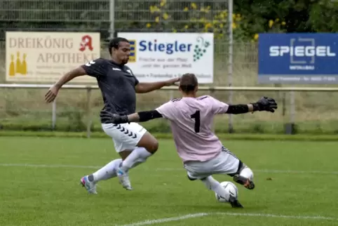 Dreimal überwand der Eppsteiner Benjamin Baumann ASV-Keeper Patrick Rößel.