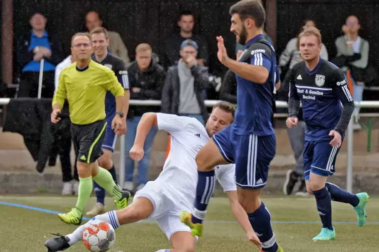 Dreh- und Angelpunkt: Freinsheims Tobias Haffke (unten) kämpfte um jeden Ball.