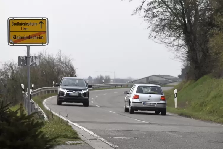  An Landstraßen wie dieser wünschen sich Bürger Radwege, auch über Kreisgrenzen hinaus.