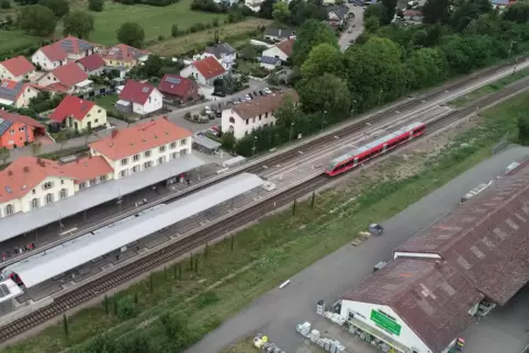 Nördlich des Raiffeisenlagers sollen die Park & Ride-Parkplätze entstehen. 