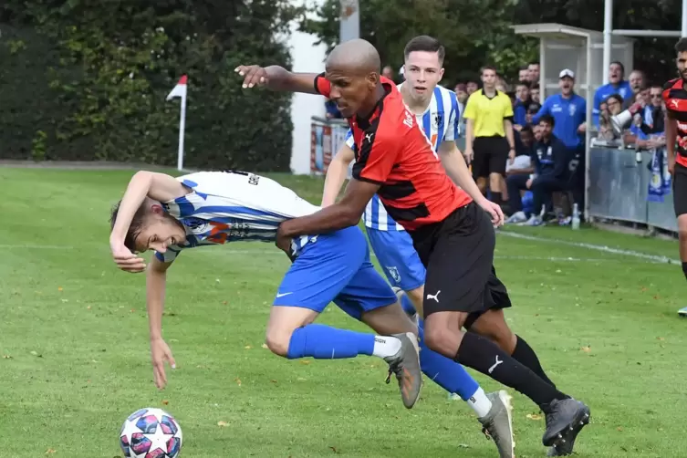  Mehr als ein Punkt war für Evenilton Junior (rechts) und seine Rüssinger in der vergangenen Partie gegen den TSV Gau-Odernheim 