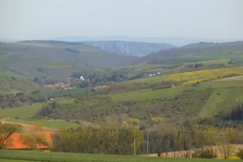 Die Höfe-Tour erlaubt weite Blicke über das Nordpfälzer Bergland bis zum Rotenfels im Nahetal. 