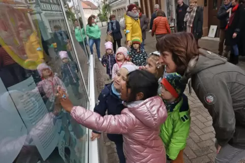 Die Schaufenster-Aktion kann in der Marktstraße 55 in Bad Bergzabern bewundert werden.