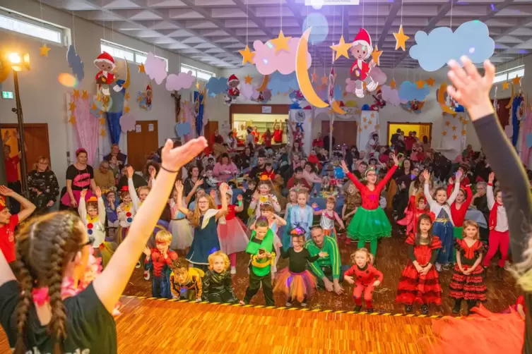 Gesegnete Stunden, immer: Kinderfastnacht des Karnevalvereins Zweibrücken im Pfarrheim Heilig Kreuz.