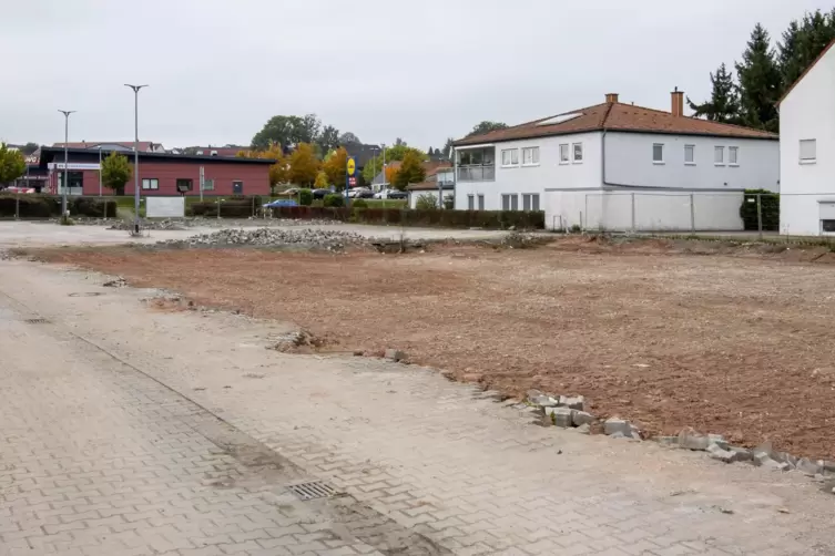 Der Schuttberg, der über Monate auf dem Gelände des früheren Wasgau-Markts in Weilerbach lag, ist verschwunden. 