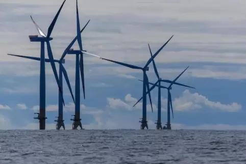 Um den Bedarf der Industrie an erneuerbarer Energie decken zu können, muss der Bestand an Windrädern auf hoher See stark ausgeba