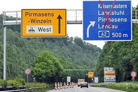 Von Zweibrücken kommend ist die Zufahrt zur A62 wieder frei, dafür sind in Fahrtrichtung Kaiserslautern die Abfahrten Pirmasens 