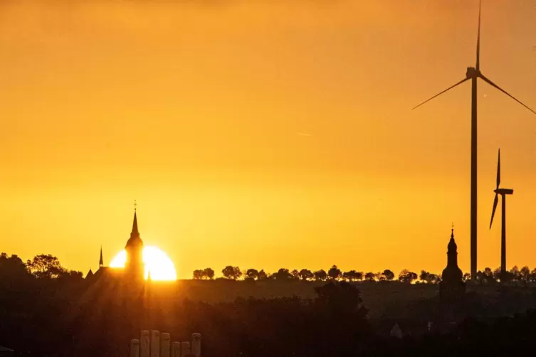 Goldener Oktober: Sonnenaufgang am Samstag bei Göllheim. 