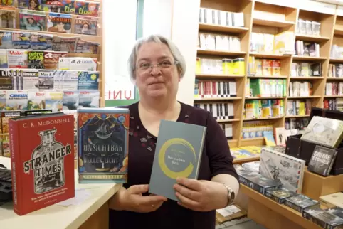 Alexandra Michels von der Buchhandlung Uni Buch in Kaiserslautern mit ihren drei Leseempfehlungen für den Herbst. 