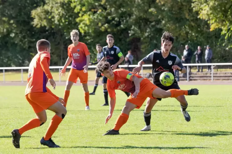 Die Jugendteams der JFV Ganerb und des FC Speyer 09 – hier im direkten Duell – wollen am Wochenende punkten.