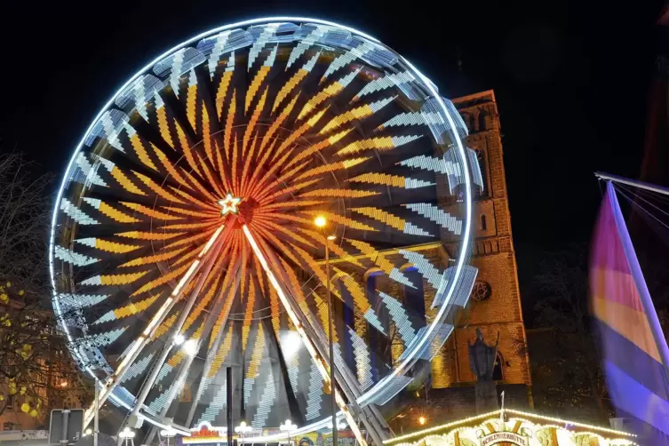 Beliebte Attraktion auf dem Novembermarkt: das Riesenrad.