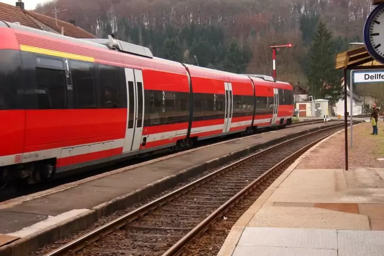 Der Dellfelder Bahnhof im Ortsteil Falkenbusch.